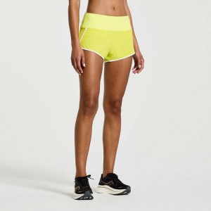 Women's Saucony Outpace 2.5" Split Shorts Yellow | CANADA JPVZKFX